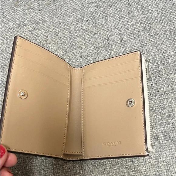 Coach Off-White Leather Wallet - Picture 2 of 5